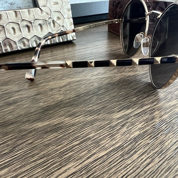 VALENTINO SUNGLASSES - Picture 6 of 12